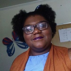 Meet your Posher, Alexis